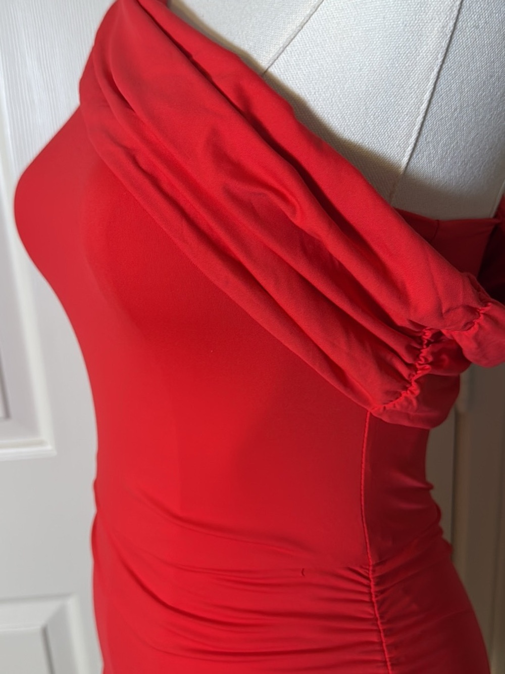 One-Shoulder Red Ruched Bodycon Dress - Picture 4 of 4